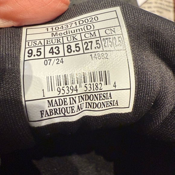 Brooks Black Mesh Athletic Shoes - Picture 7 of 7